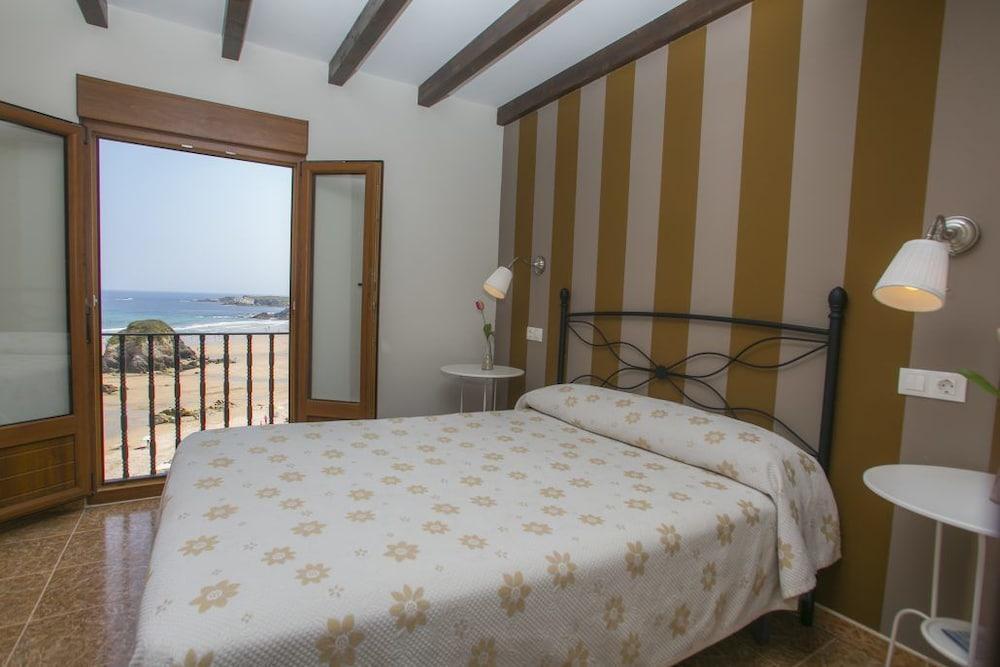 Hostal Restaurante Parajes Кастропол Екстериор снимка